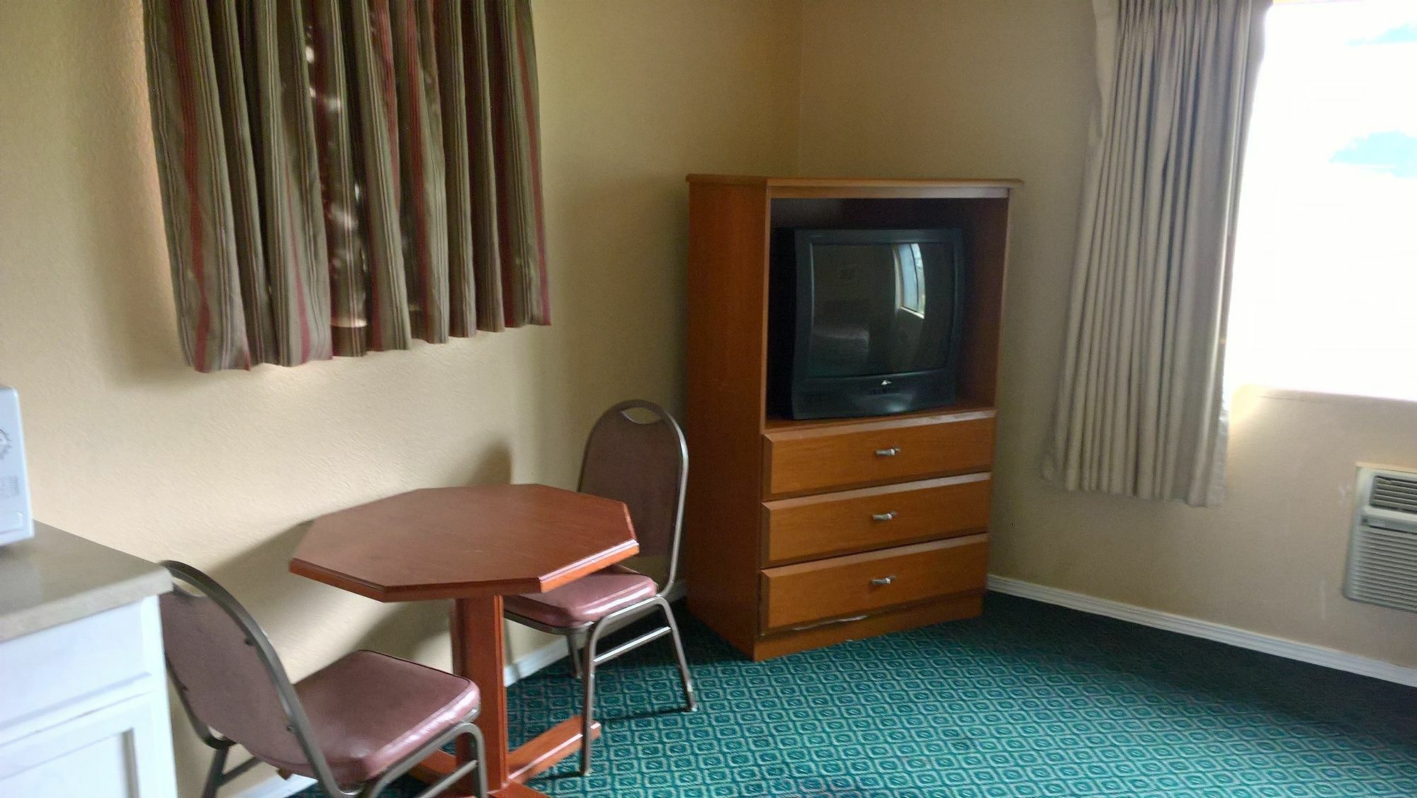 Portland Value Inn And Suites Bagian luar foto