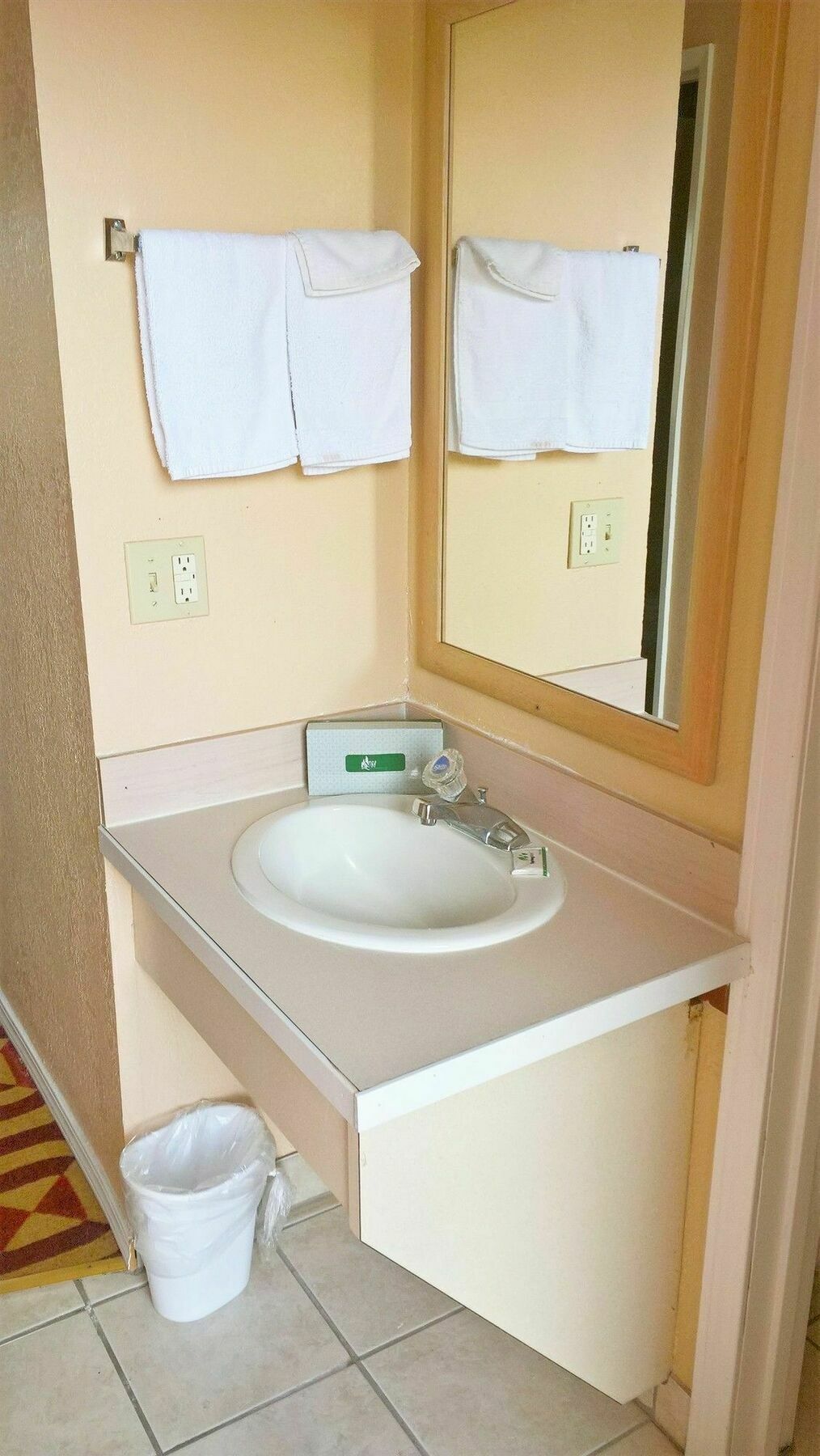 Portland Value Inn And Suites Bagian luar foto